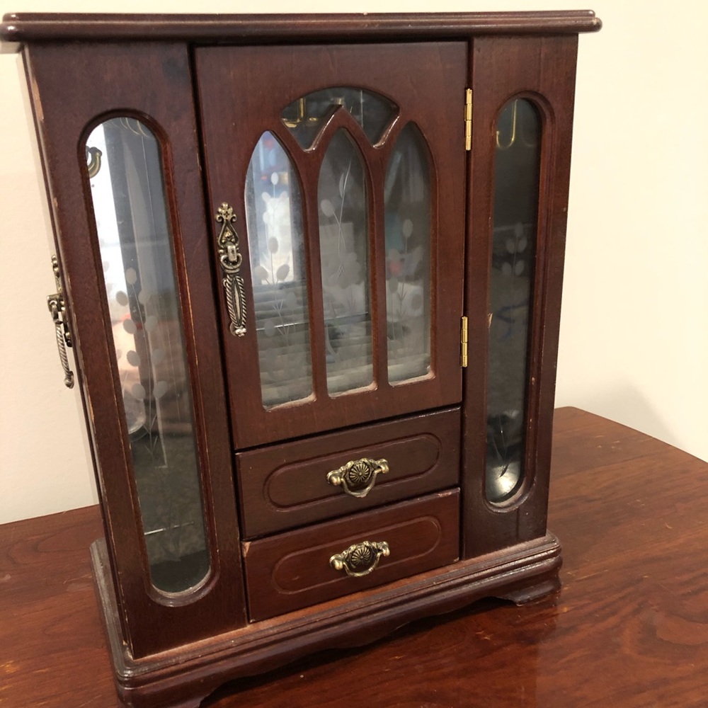 Jewelry box